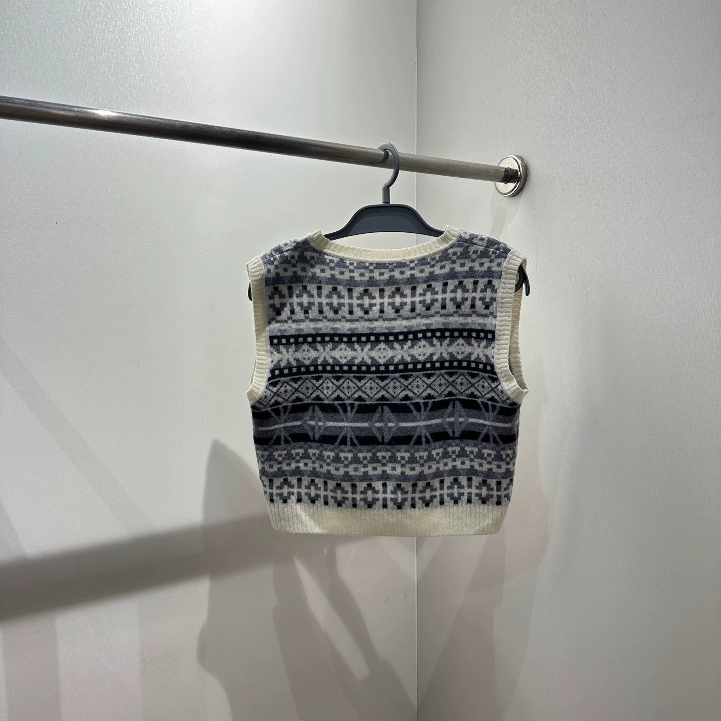 Christian Dior Monsieur Christian Dior apr498 short wool knit vest Size 13 Size XS / US 0-2 / IT 36-38 - 2 Thumbnail