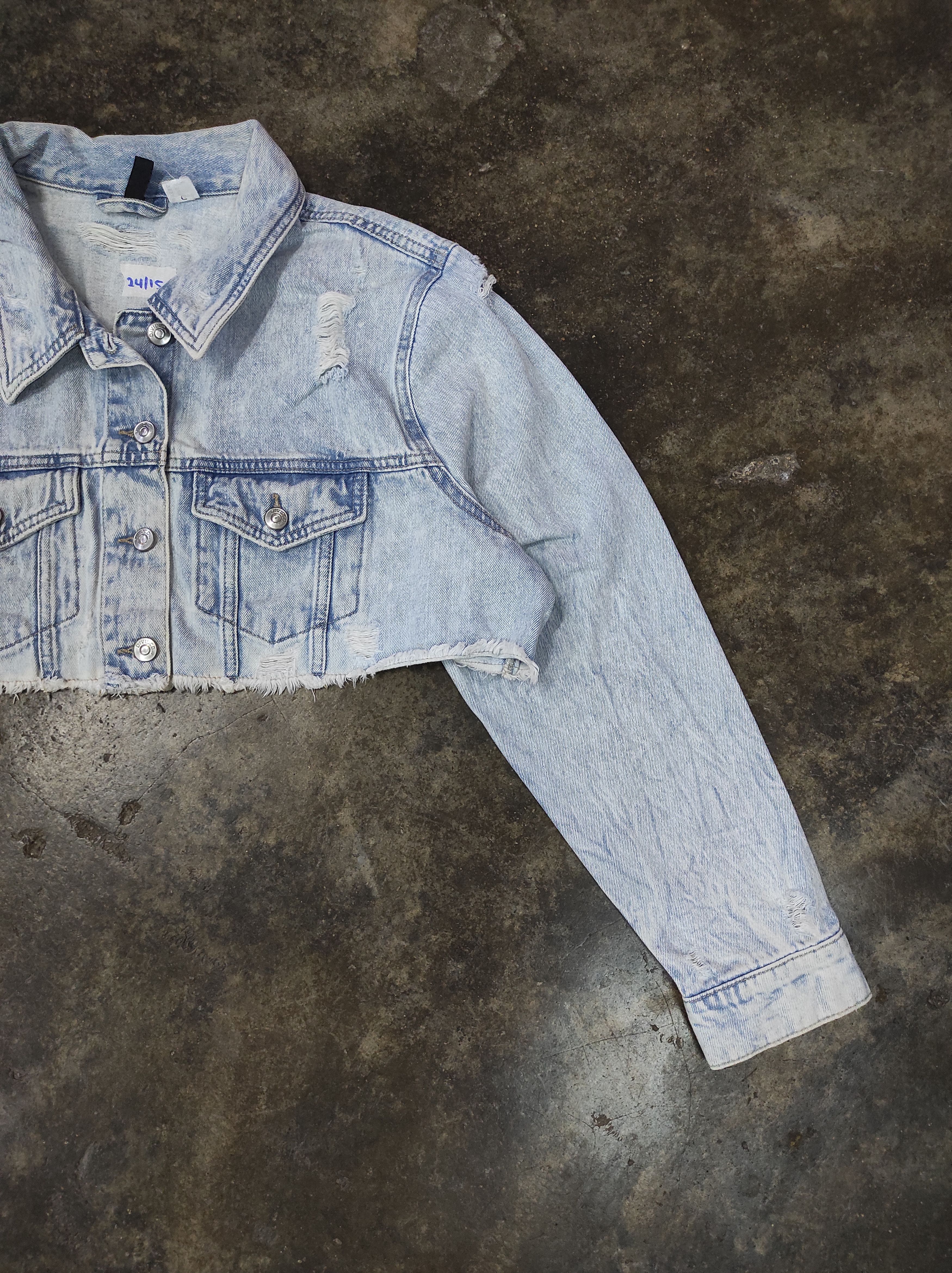 H&M H&M DIVIDED RIPPED CROPPED DISTRESSED DENIM JACKET Size XL / US 12-14 / IT 48-50 - 2 Thumbnail