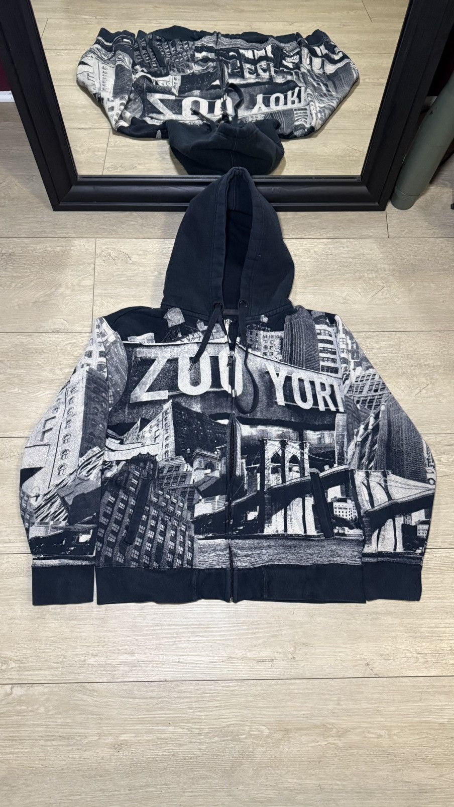 Zoo York Rare Zoo York All Over Print SpellOut NY Drawing Hoodie Size US XL / EU 56 / 4 - 1 Thumbnail