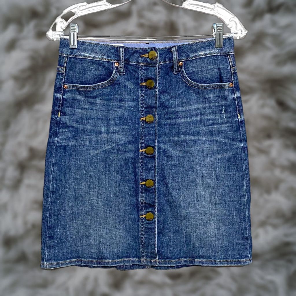 Gap VINTAGE Gap 1969 Denim Jean Skirt Gold Button Front Stretch Sz 24/00 Classic Preppy Y2K Women Skirt A-Line Knee Length Blue Cotton Spandex Mulit? Size 24" / US 00 / IT 34 - 1 Thumbnail