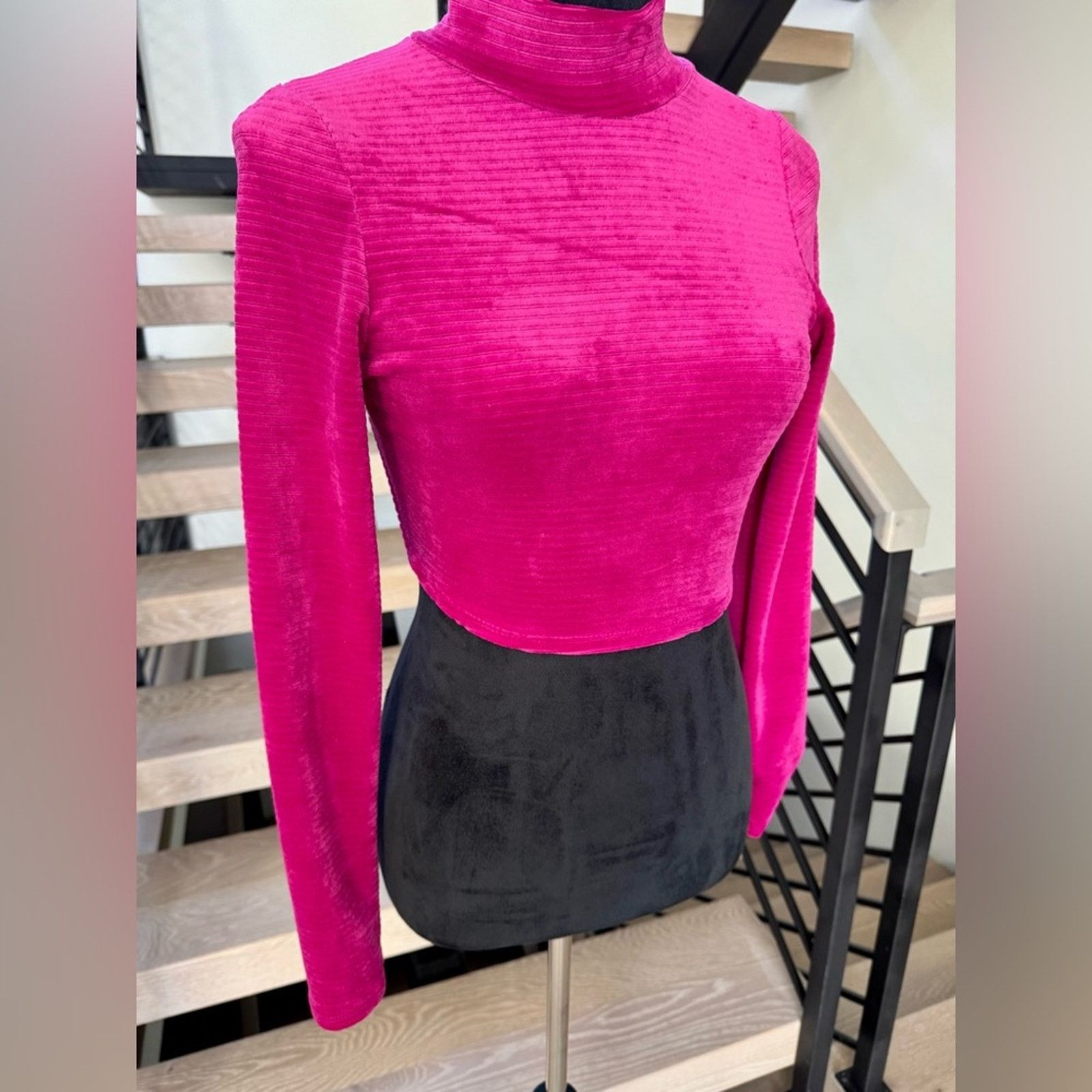 Other New Y2K velvet Chic Fuchsia long sleeve crop top size XS Size XS / US 0-2 / IT 36-38 - 4 Thumbnail