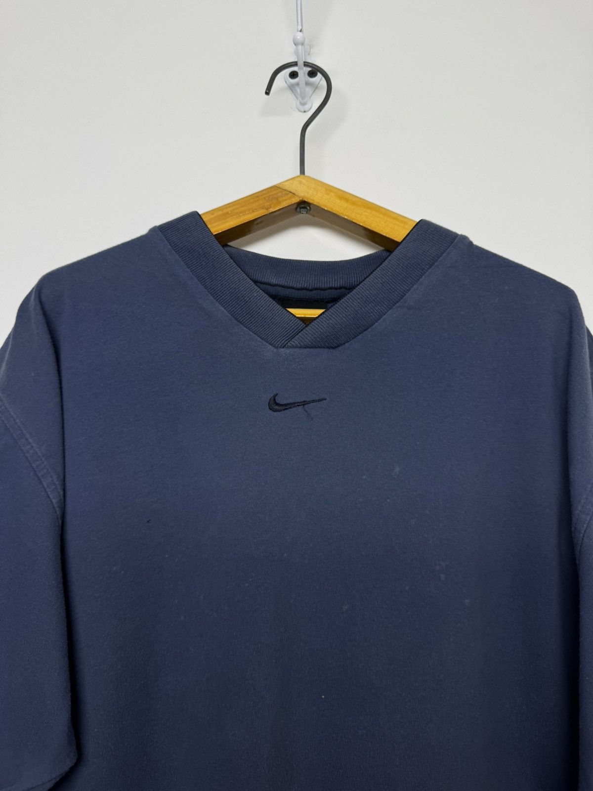 Nike Vintage Y2k Nike Center Swoosh Logo T-Shirt Size US XL / EU 56 / 4 - 1 Thumbnail