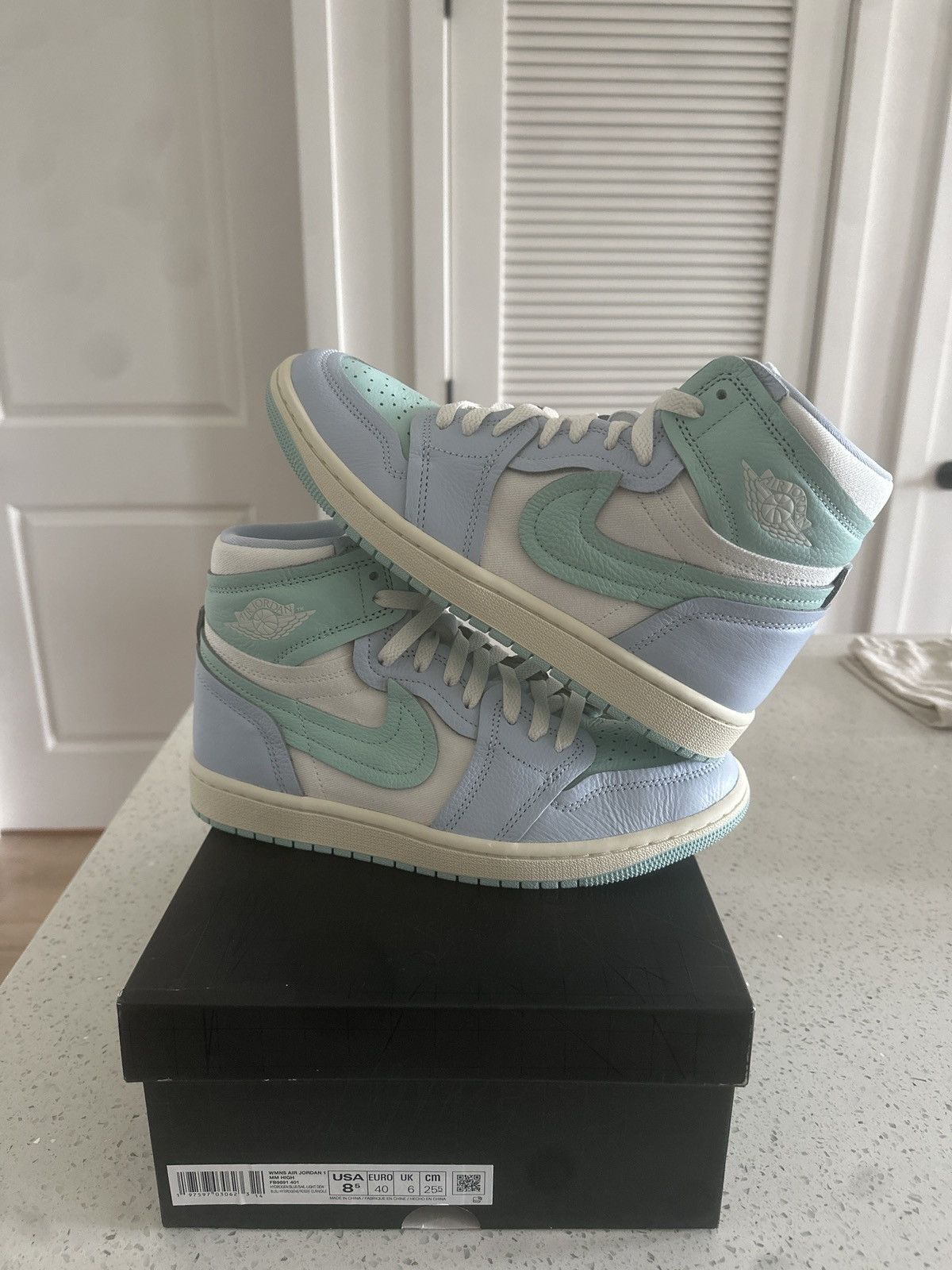 Nike Wmns Air Jordan 1 “Method of Make” Hydrogen Size US 8.5 / EU 41-42 - 6 Thumbnail