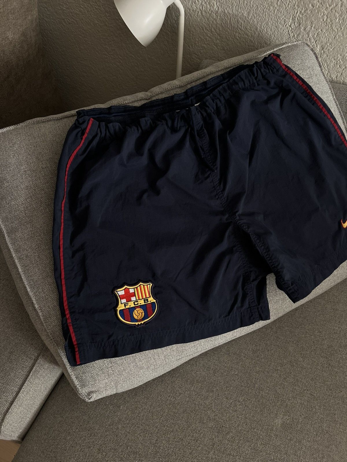 Nike VINTAGE NIKE BARCELONA 1998 FOOTBALL SHORTS Size US 38 / EU 54 - 2 Thumbnail