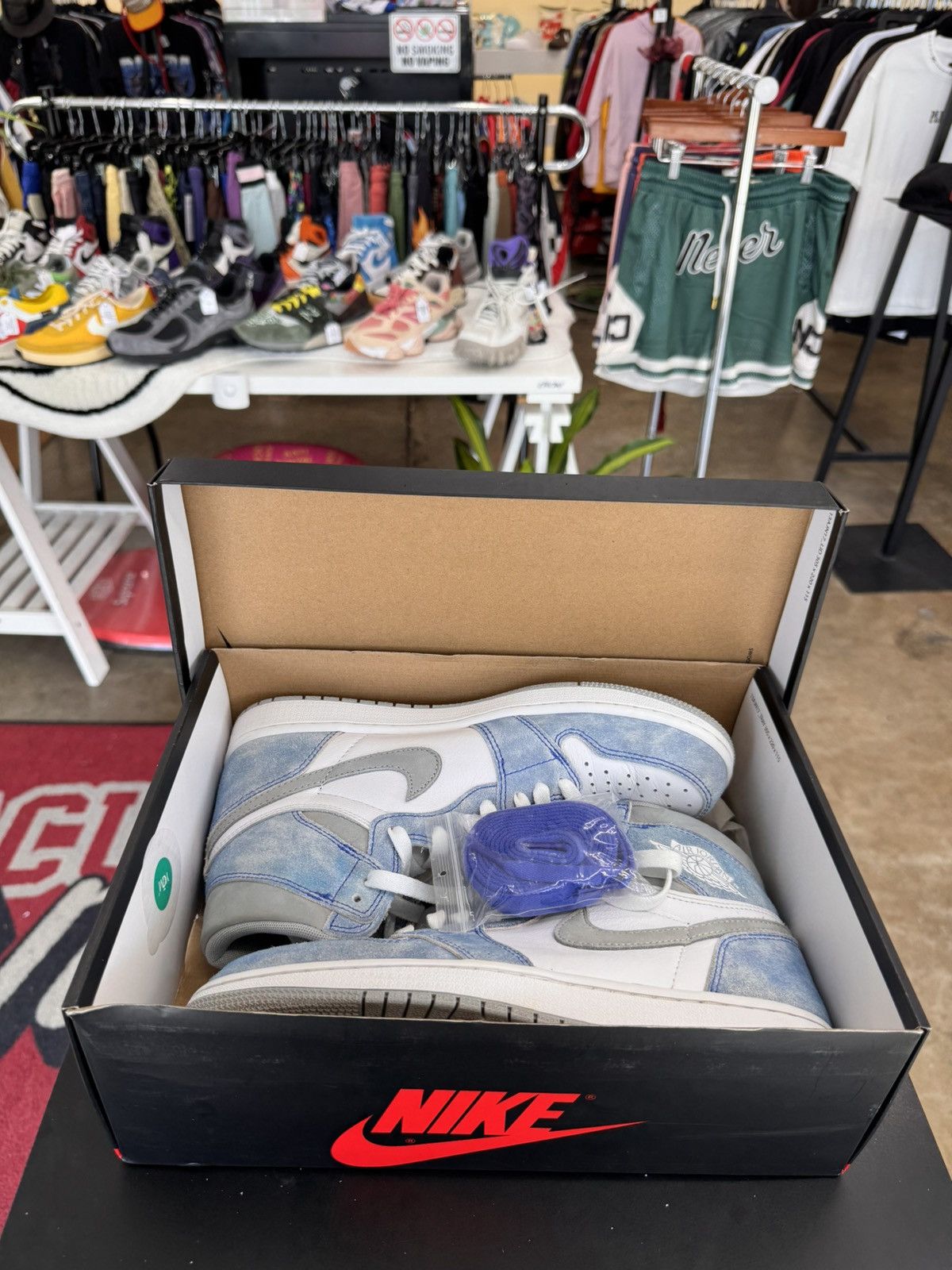 Jordan Brand Air Jordan 1 Retro High Hyper Royal Smoke Grey Size 9 (2021) Size US 9 / EU 42 - 10 Thumbnail