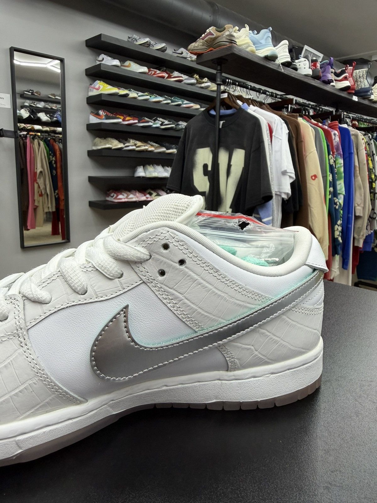 Diamond Supply Co. × Nike Size 11 - Nike SB Dunk Low Diamond Supply Co White Tiffany Size US 11 / EU 44 - 6 Thumbnail