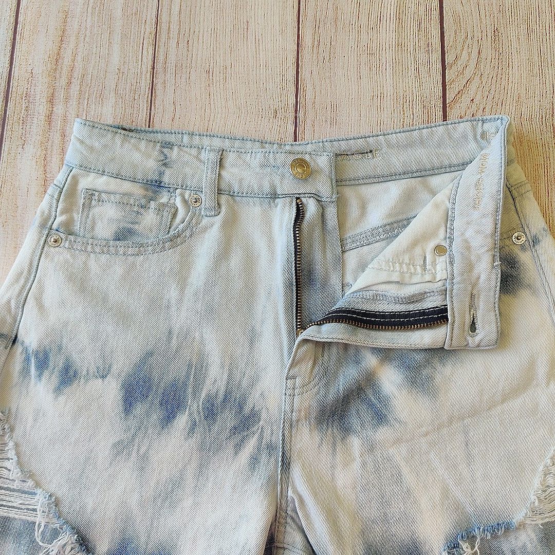 American Eagle Outfitters American Eagle Distressed Highest Rise Mom Shorts sz 2 Size 26" / US 2 / IT 38 - 3 Thumbnail