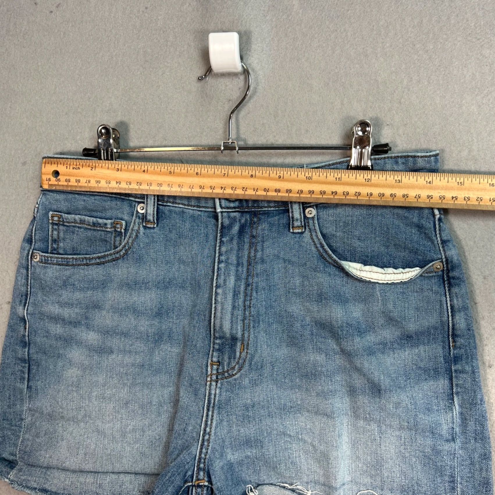 Uniqlo Uniqlo Womens Distressed Denim Shorts 27 Blue Cotton Spandex Cut-Off Flat Front Denim Vintage Girls Womens Size 27" / US 4 / IT 40 - 5 Thumbnail