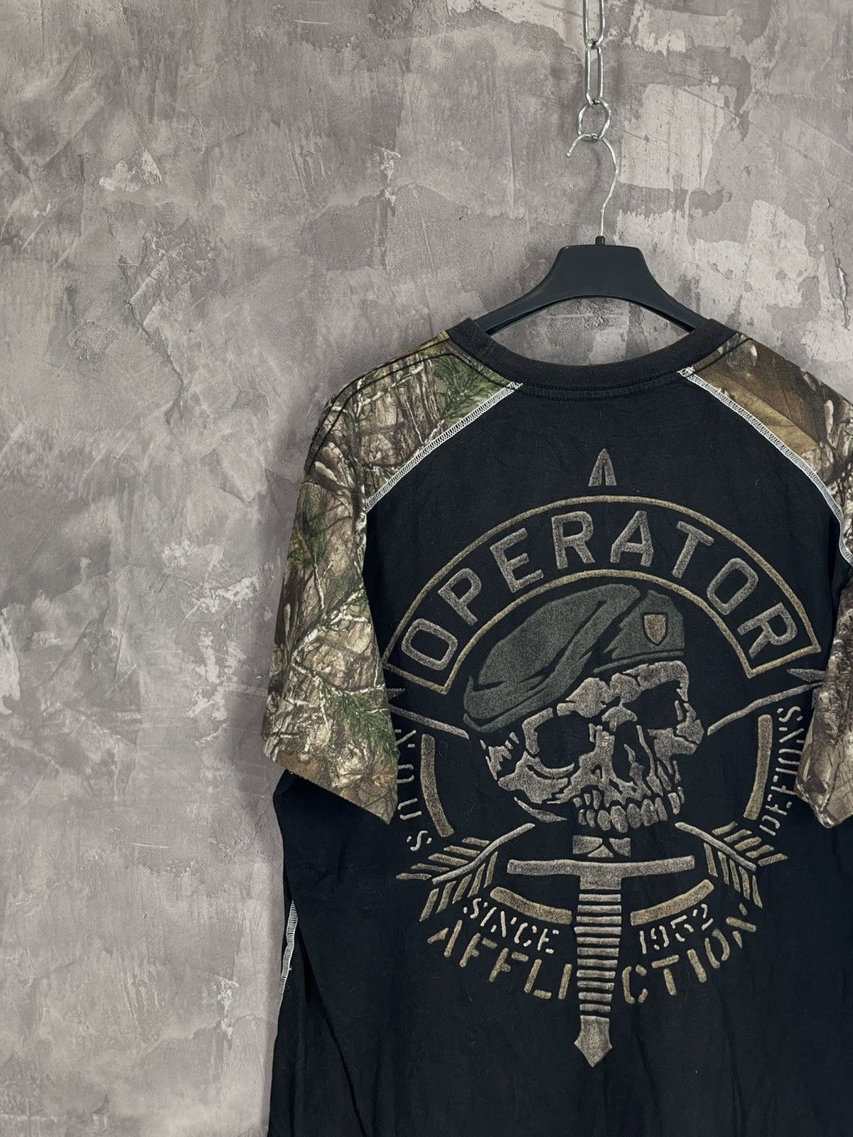 Vintage CRAZY Y2K Real Tree Camo Affliction T-Shirt Medium Size US XL / EU 56 / 4 - 4 Thumbnail