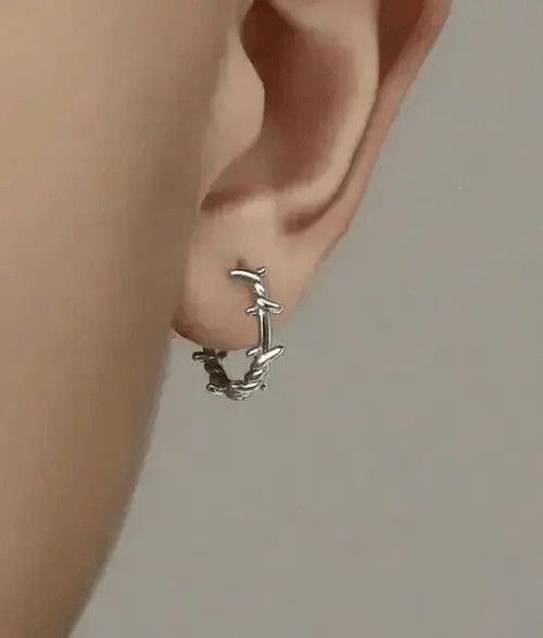 Vintage Gothic Silver Thorns Hoops Earring (1 pair) Size ONE SIZE - 1 Thumbnail