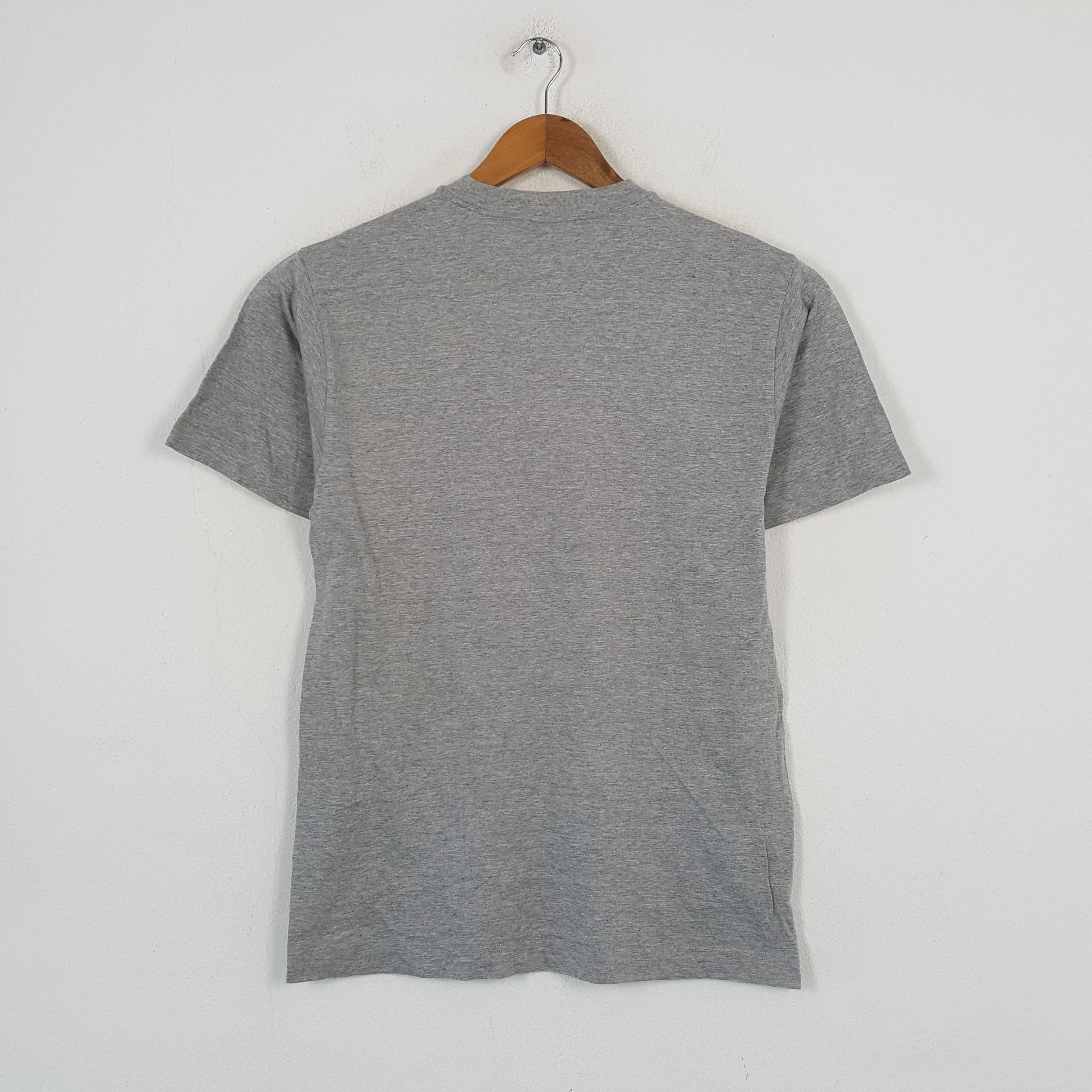 Burberry × Vintage Vintage BURBERRY Fashion Brand T-shirt C285N31 Size US M / EU 48-50 / 2 - 3 Thumbnail
