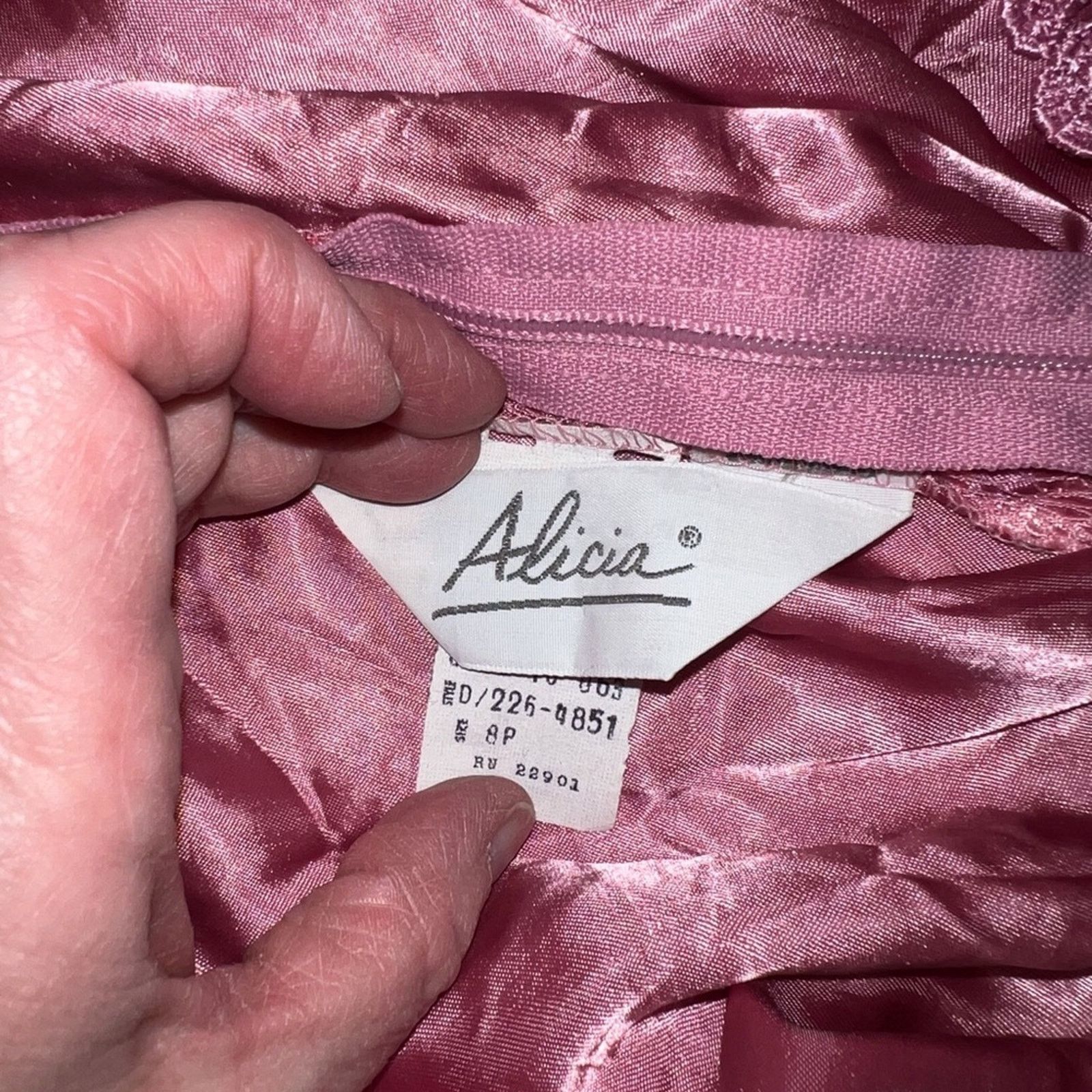 Vintage Beautiful Vintage 1970s/80s Alicia Allover Lace Gown! Size M / US 6-8 / IT 42-44 - 9 Thumbnail