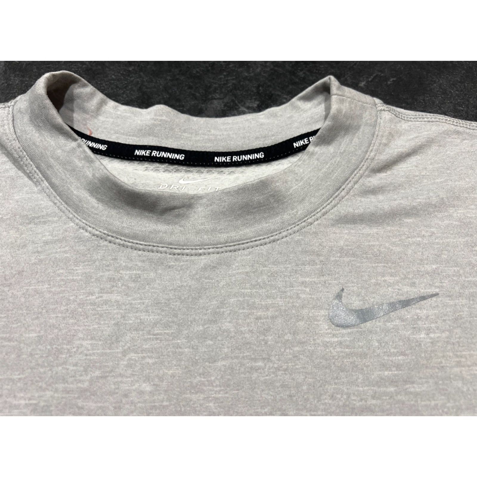 Nike VINTAGE Nike Running Therma-Sphere Long Sleeve Top Women's L Gray AJ8671-059 Size L / US 10 / IT 46 - 6 Thumbnail
