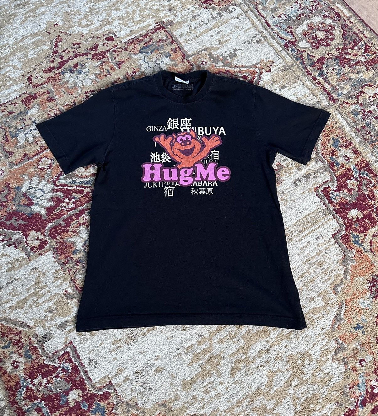 Vetements vetements fw 2019 hug me t shirt black shibuya | Grailed