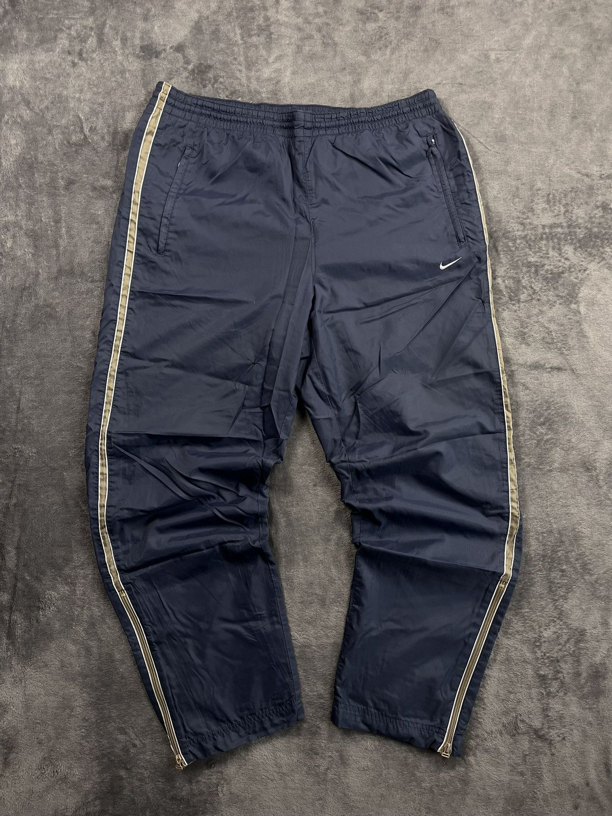 Nike 90s Nike Retro Baggy Track Pants Swoosh Logo Y2k Rare Size US 34 / EU 50 - 1 Thumbnail