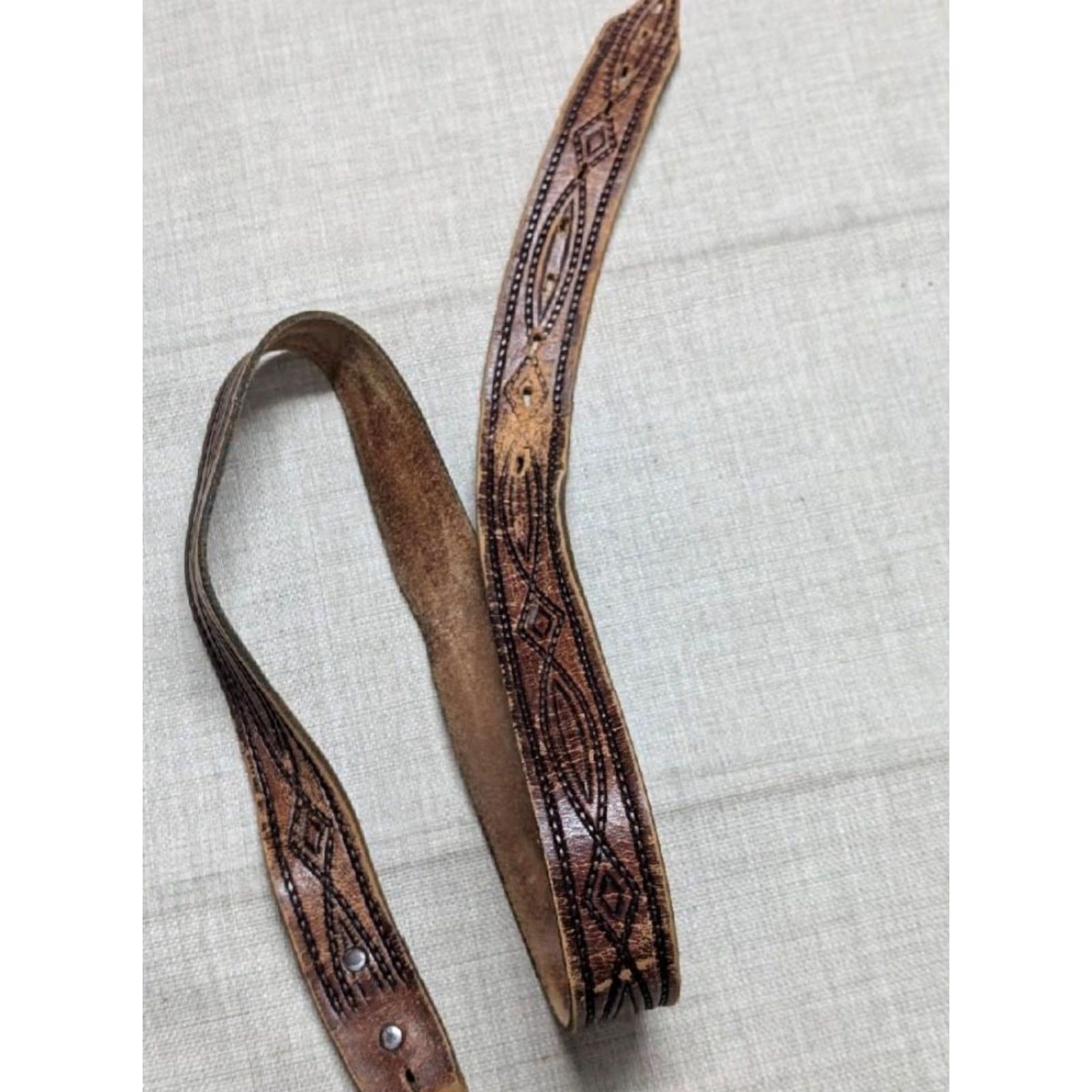 Vintage VINTAGE handcrafted USA made TOOLED belt 38 Brown leather Western belt Mens Regular 1-3/8" width Cowhide Patina Western Belt 1980s/90s Size 38 - 5 Thumbnail