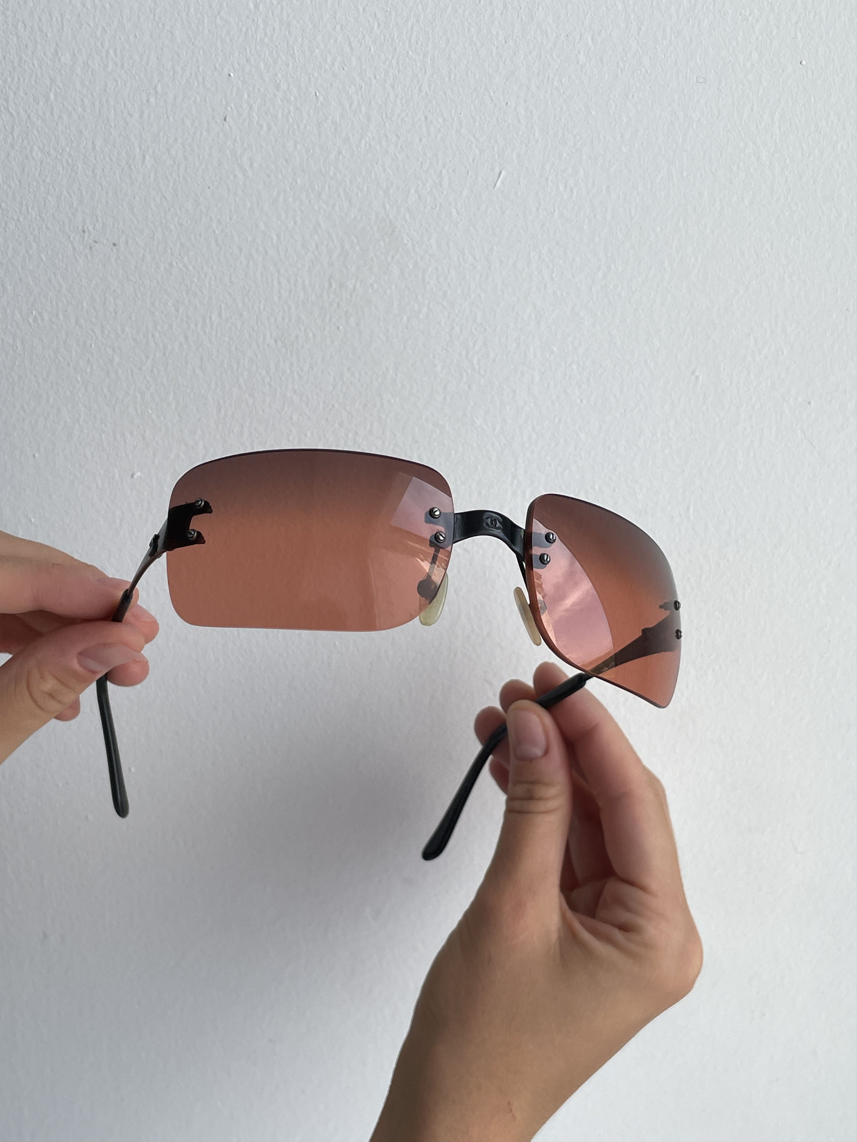 値下げ【美品】CHANEL シャネル Vintage Sunglasses 眼鏡 美品 シャネル サングラス 黒金 小顔向け ケース付 - メルカリ