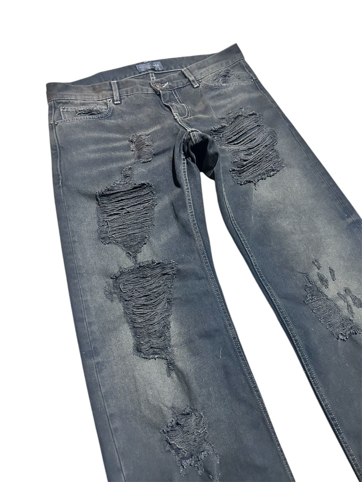 Balenciaga Balenciaga ss25 distressed low rise jeans Size US 34 / EU 50 - 2 Thumbnail