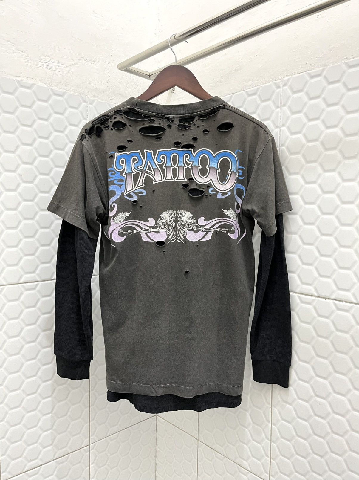 Vintage Vintage 90's Thrashed Sun Faded Skull Tatto Tee Size US M / EU 48-50 / 2 - 1 Thumbnail