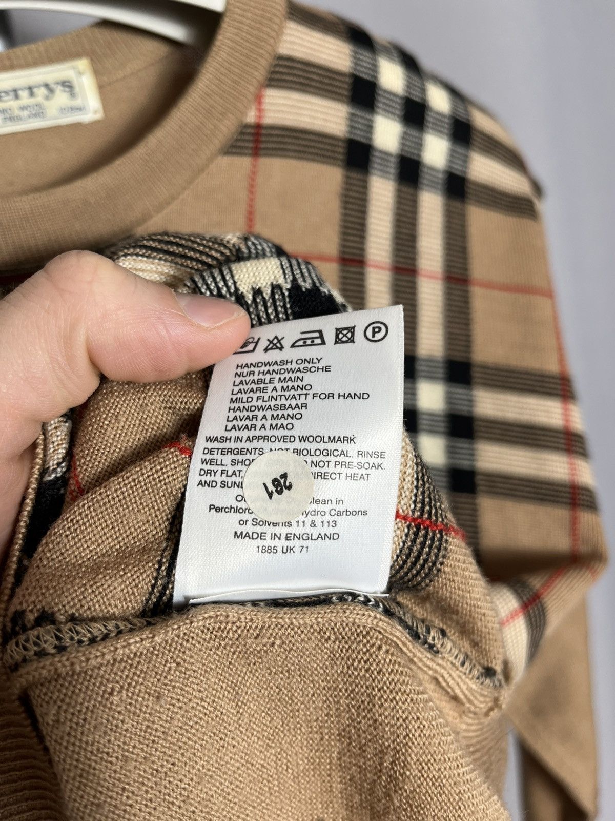 Burberry Burberry’s Vintage Nova Check Men’s Light Beige Wool Sweater Size US M / EU 48-50 / 2 - 7 Thumbnail