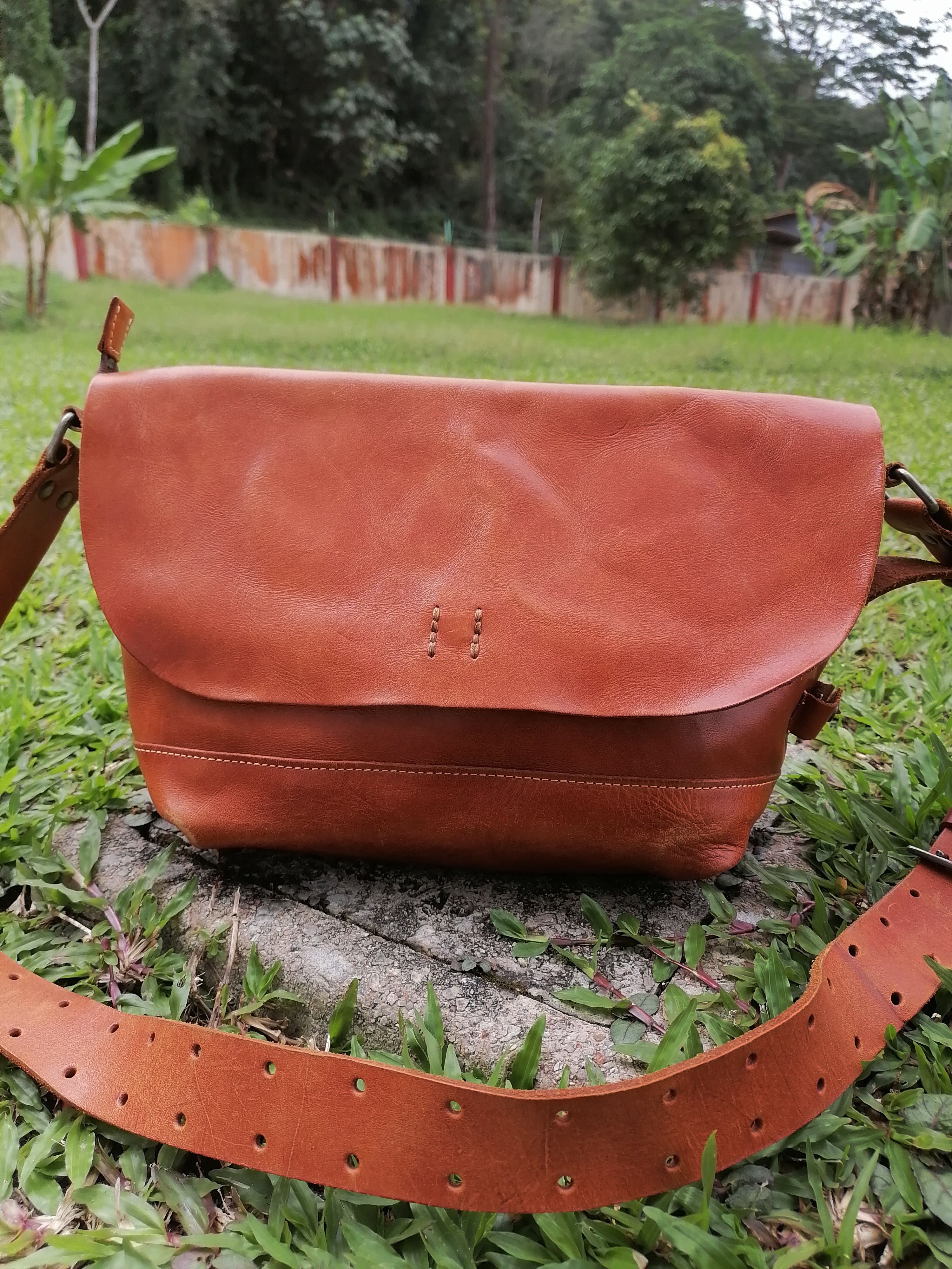 Japanese Brand Japan Leather Craft H 1203 Mano Fece Sling / Crossbody Bag Size ONE SIZE - 2 Thumbnail