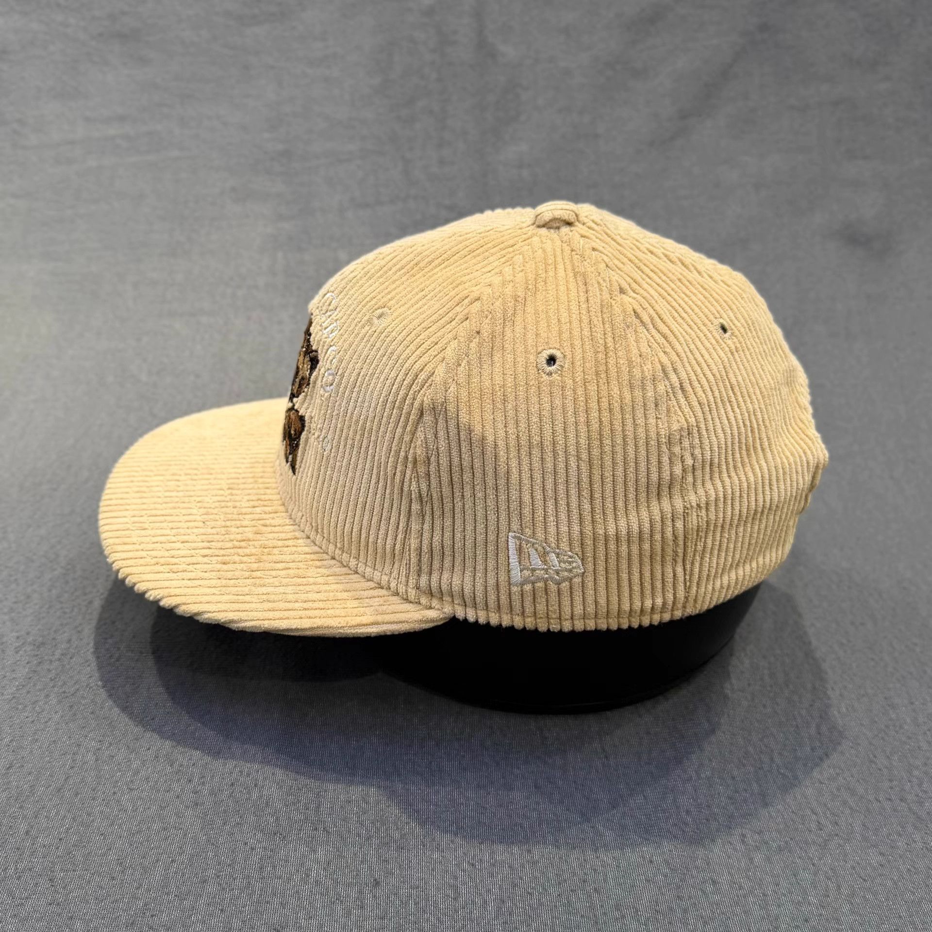 New Era New Era Corduroy Flat Brim Cap。 Q5 Size ONE SIZE - 6 Thumbnail