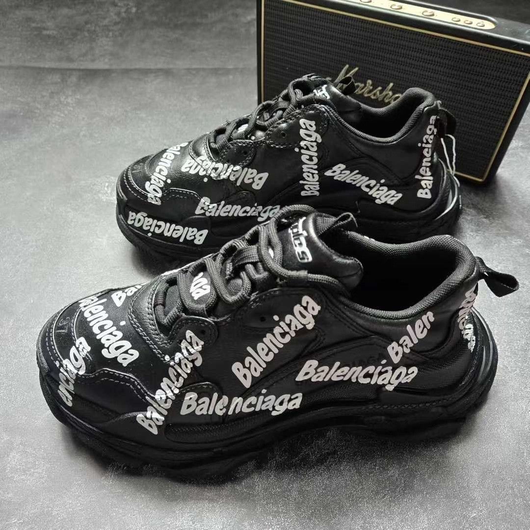 Balenciaga Balenciaga Graphic Gold Lowtop Sneakers S Women Size US 6 / IT 36 - 1 Thumbnail
