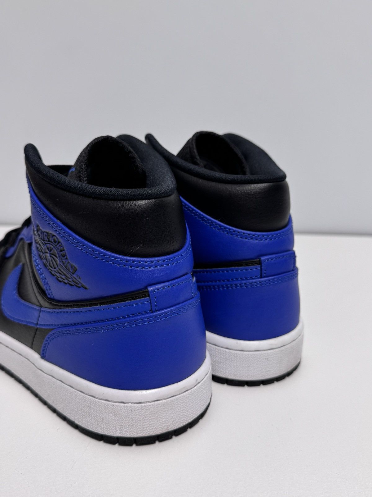 Jordan Brand Air Jordan 1 Mid Hyper Royal Size US 9 / EU 42 - 9 Thumbnail