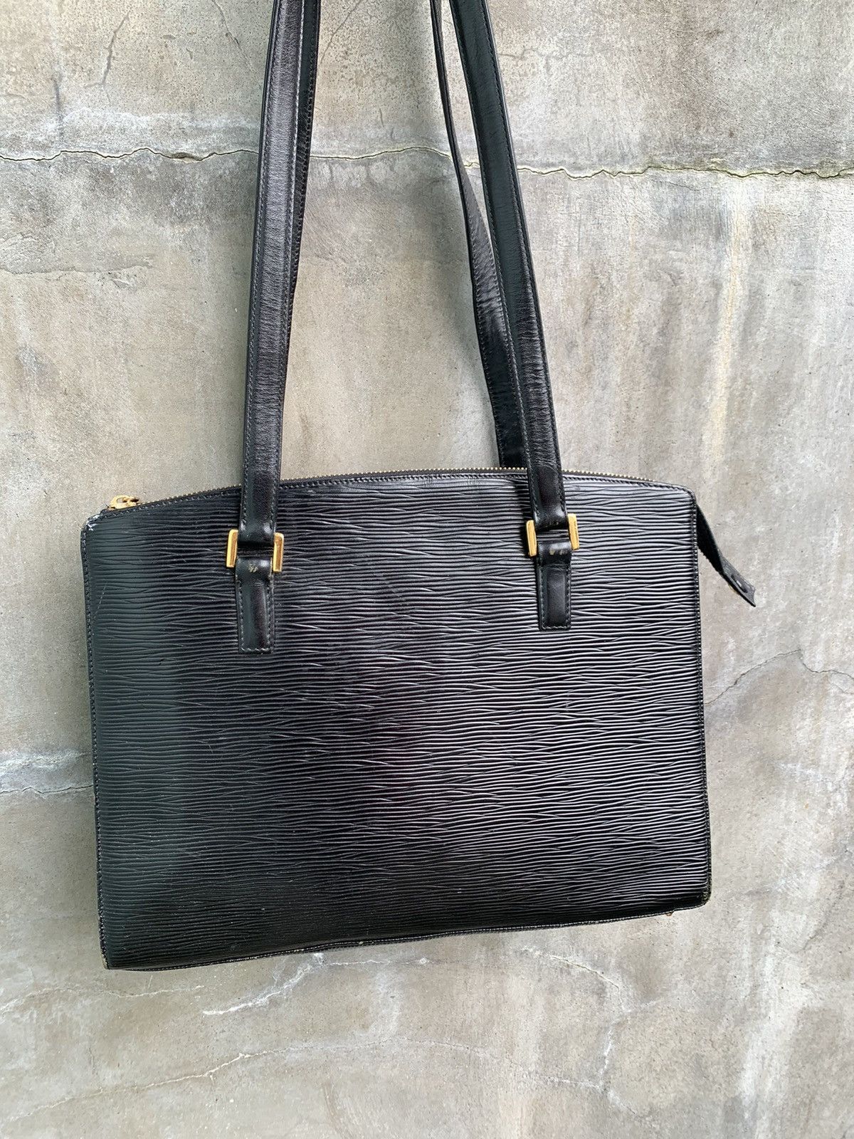 Valentino Epi Leather Black Shoulder Bag Size ONE SIZE - 9 Thumbnail