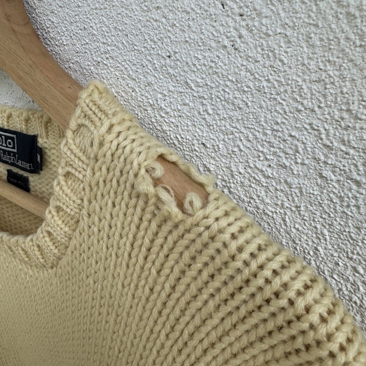 Polo Ralph Lauren Polo Ralph Lauren 90's Heavy Wool Crest Logo Ivory Knit Size US M / EU 48-50 / 2 - 10 Thumbnail