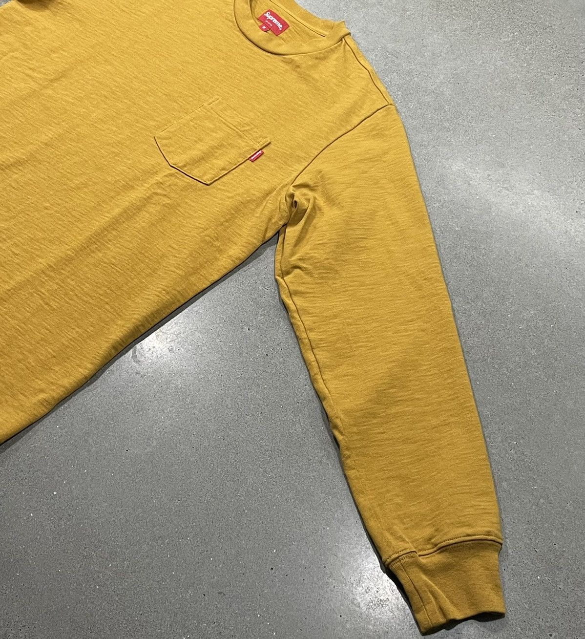 Supreme MINT: F/W 2018 Supreme L/S Pocket Tee "Mustard" Size US M / EU 48-50 / 2 - 5 Thumbnail