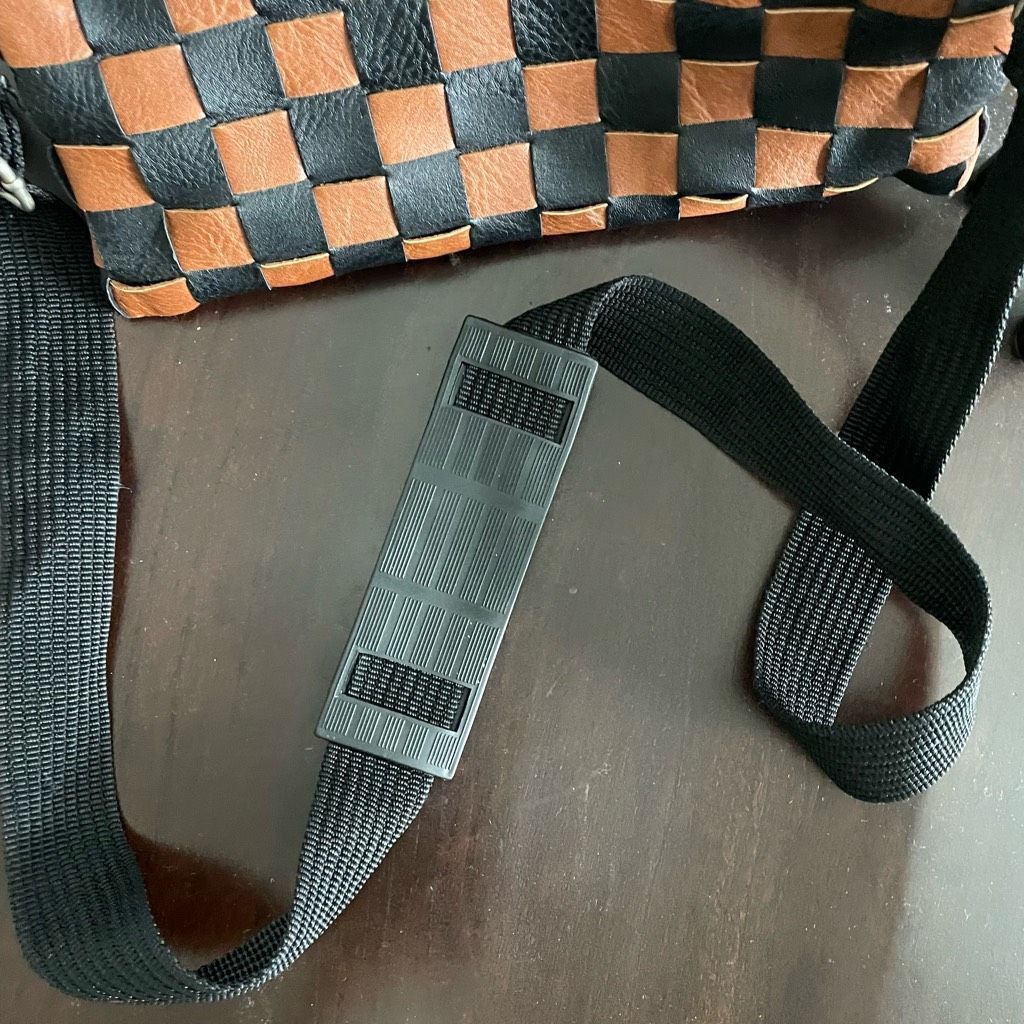 Other Boutique Brand Vegan Leather Black Tan Woven Crossbody Clutch Purse Bag Size ONE SIZE - 6 Thumbnail