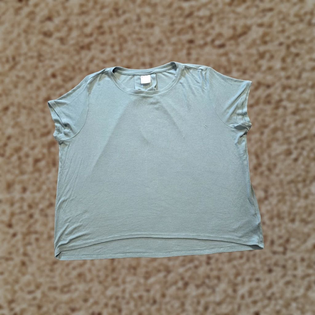 Athleta Athleta Top Women Size Medium Green Ribbed Boxy Short Sleeve Stretch Soft Casual Size M / US 6-8 / IT 42-44 - 1 Thumbnail