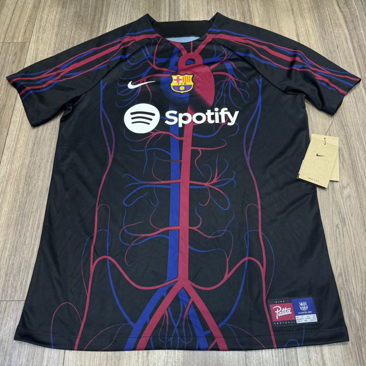 Nike Barcelona x Patta special edition training shirt (bnwt) Size US L / EU 52-54 / 3 - 1 Thumbnail