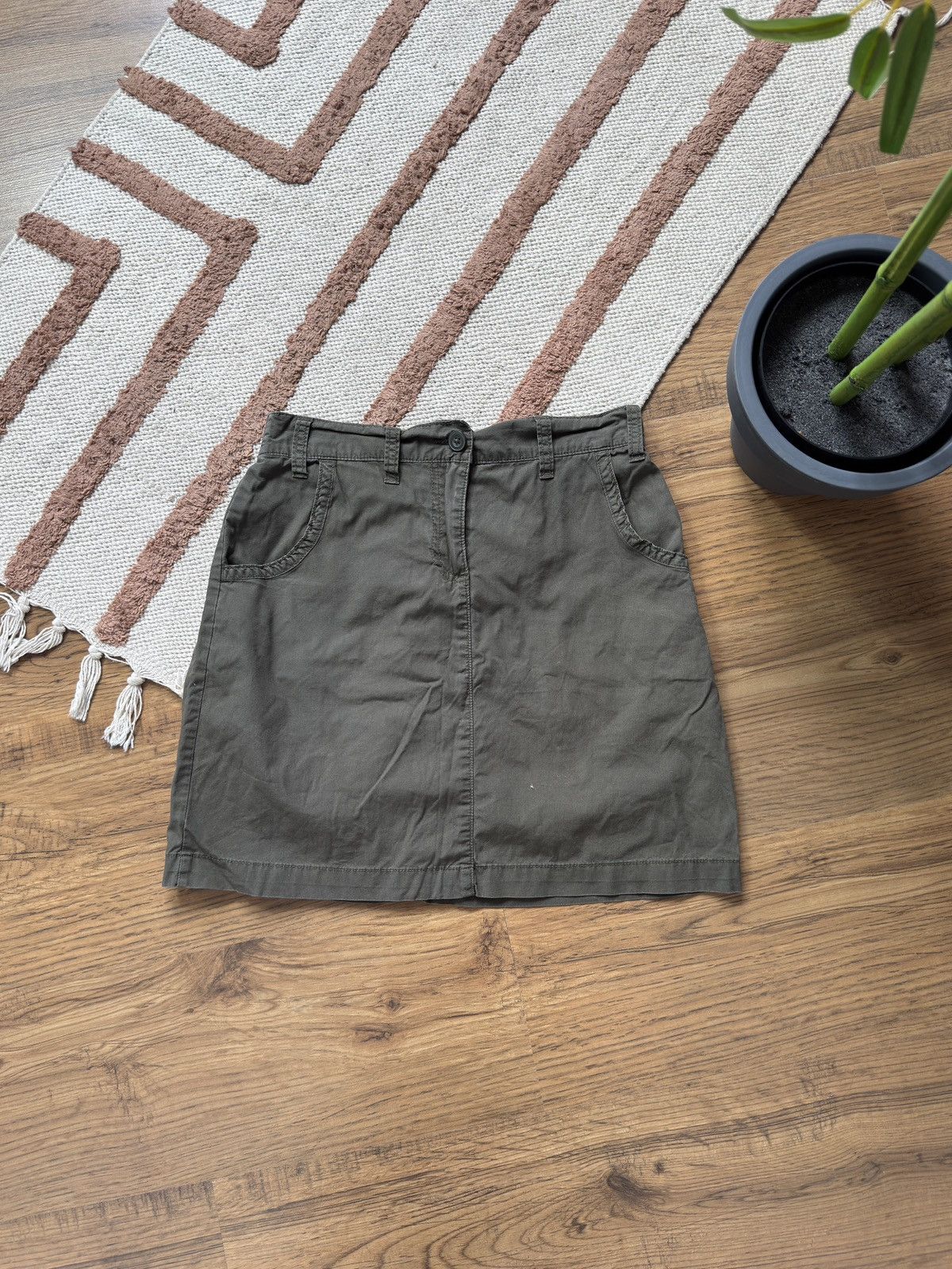 Japanese Brand × Vintage VINTAGE 2000s KHAKI MINI SKIRT Size 30" / US 8 / IT 44 - 1 Thumbnail