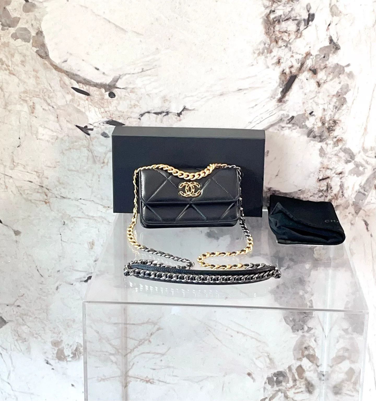 Chanel Pre-loved Bag Very good condition Size ONE SIZE - 1 Thumbnail