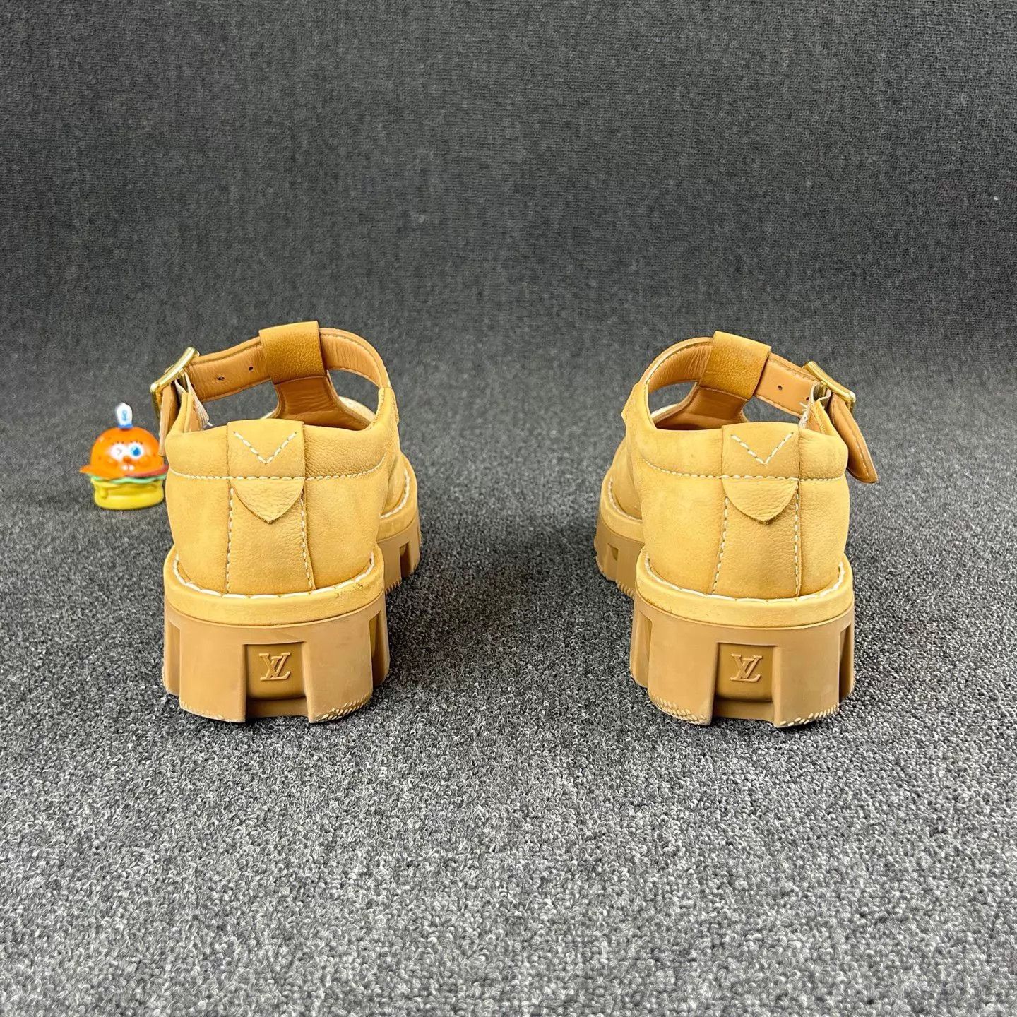 Louis Vuitton LOUIS VUITTON Round Toe Buckle Platform Loafer 43 Size US 10 / EU 43 - 5 Thumbnail