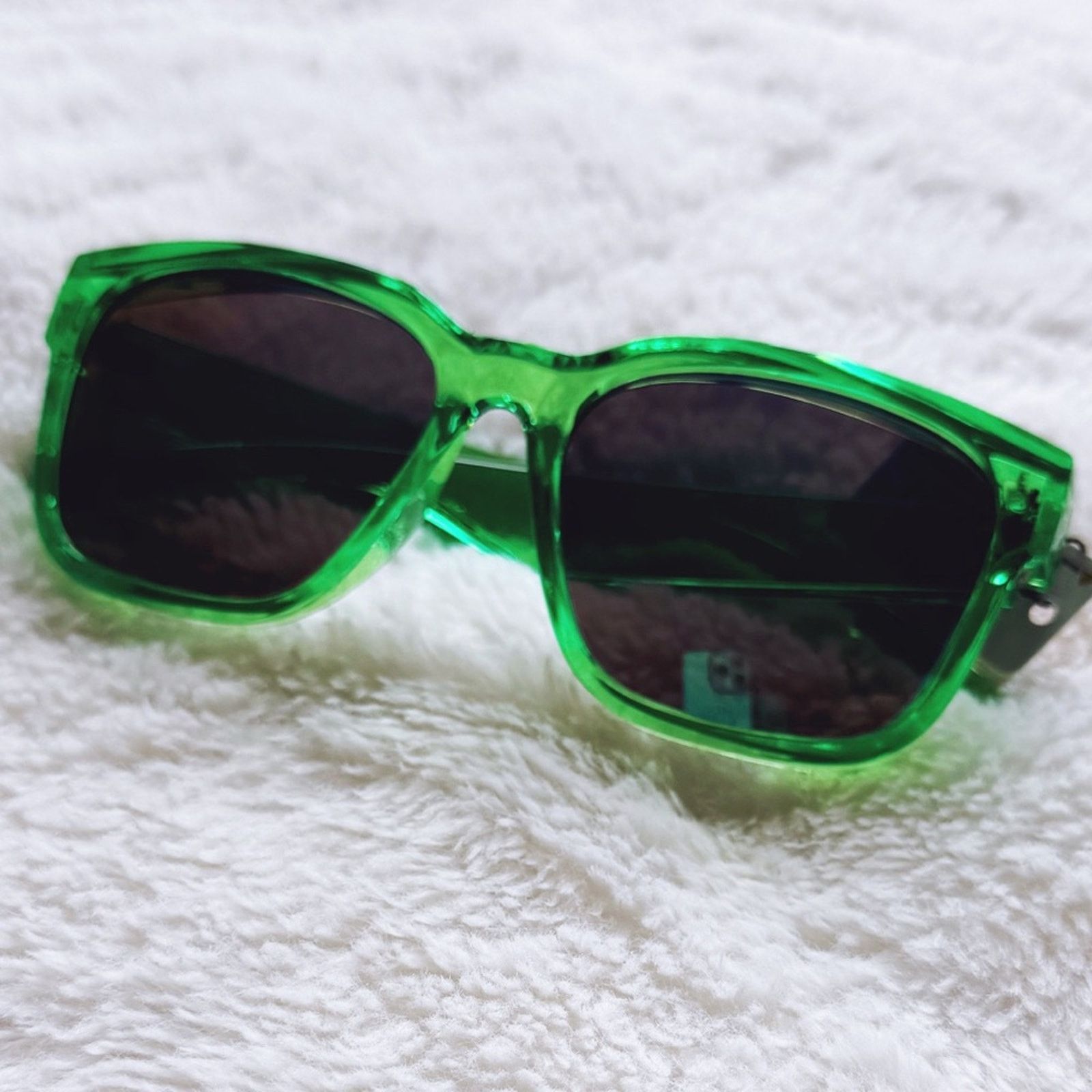 Other Cerise Bright Green Mirrored Sunglasses Size ONE SIZE - 1 Thumbnail