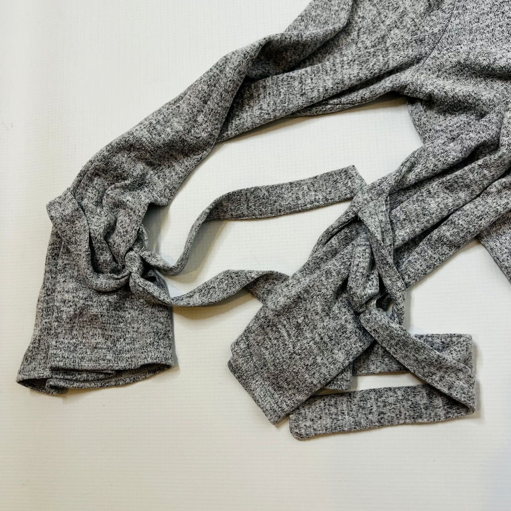 Abercrombie & Fitch Abercrombie & Fitch Gray Pullover Sweater Crew Neck Flare Sleeves With Tie Size Small Womens Knitted Knit Casual/Workwear Size S / US 4 / IT 40 - 4 Thumbnail