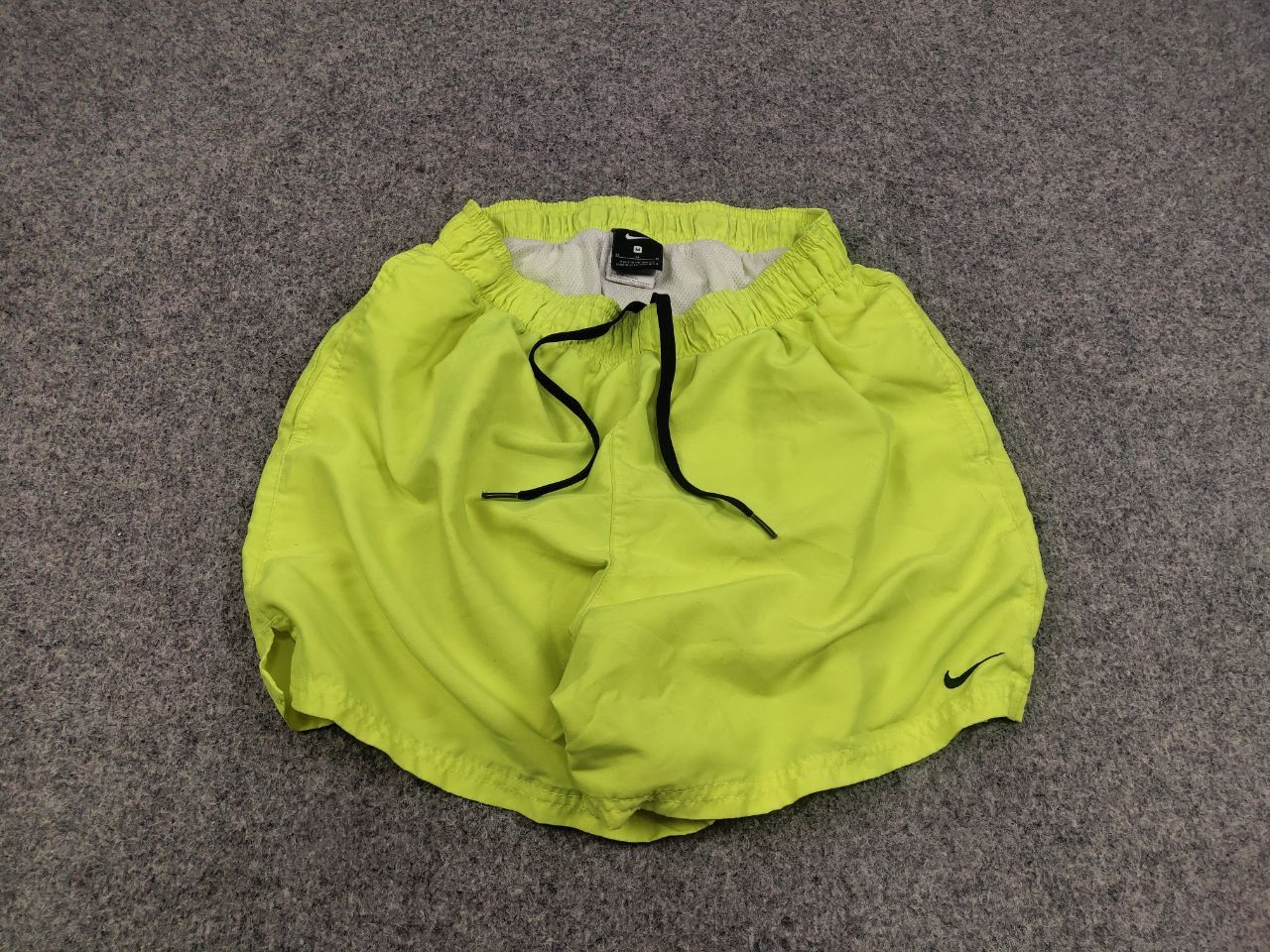 Nike Vintage Nike Swoosh Bright green Casual shorts Y2K Style Size US 32 / EU 48 - 2 Thumbnail