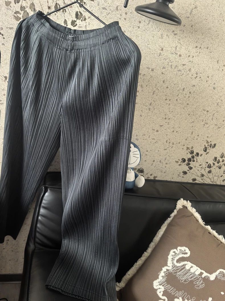 Issey Miyake Issey Miyake Pleated Cropped Pants -dmc Size US 28 / EU 44 - 1 Thumbnail