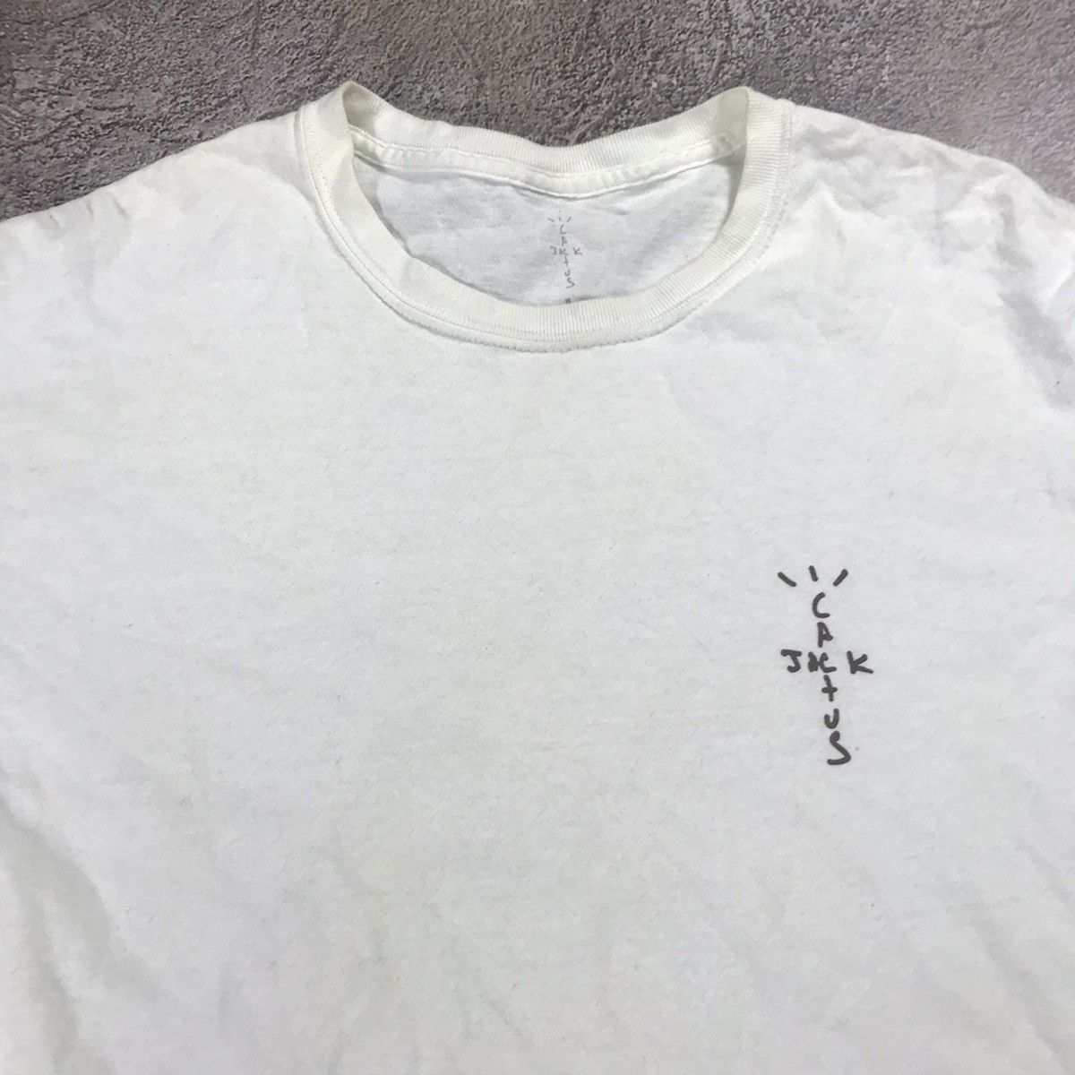 Vintage Vintage Y2K Cross Graphic Tee Streetwear Skate Cream Baggy L Size US L / EU 52-54 / 3 - 2 Thumbnail