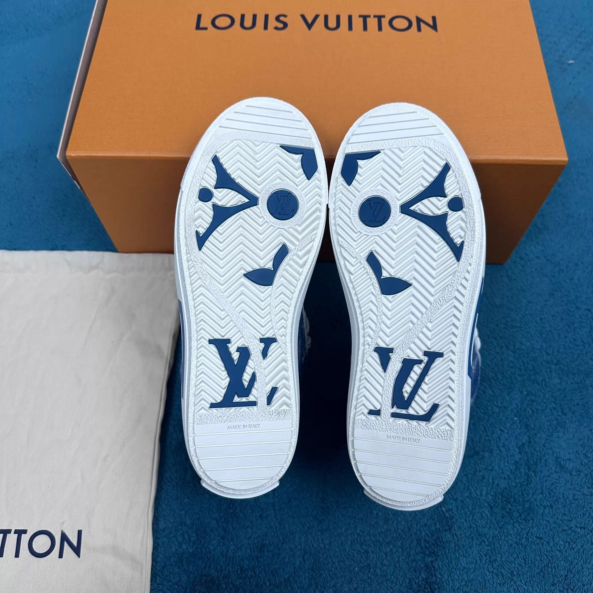 Louis Vuitton LV Charlie high-top sneaker white and blue 37.5 Size US 7.5 / IT 37.5 - 5 Thumbnail