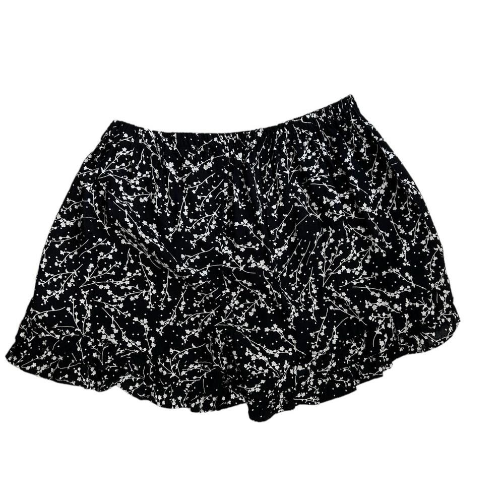 dylan dylan l NWT Black White Floral Pull On Shorts Small Size 28" / US 6 / IT 42 - 2 Thumbnail