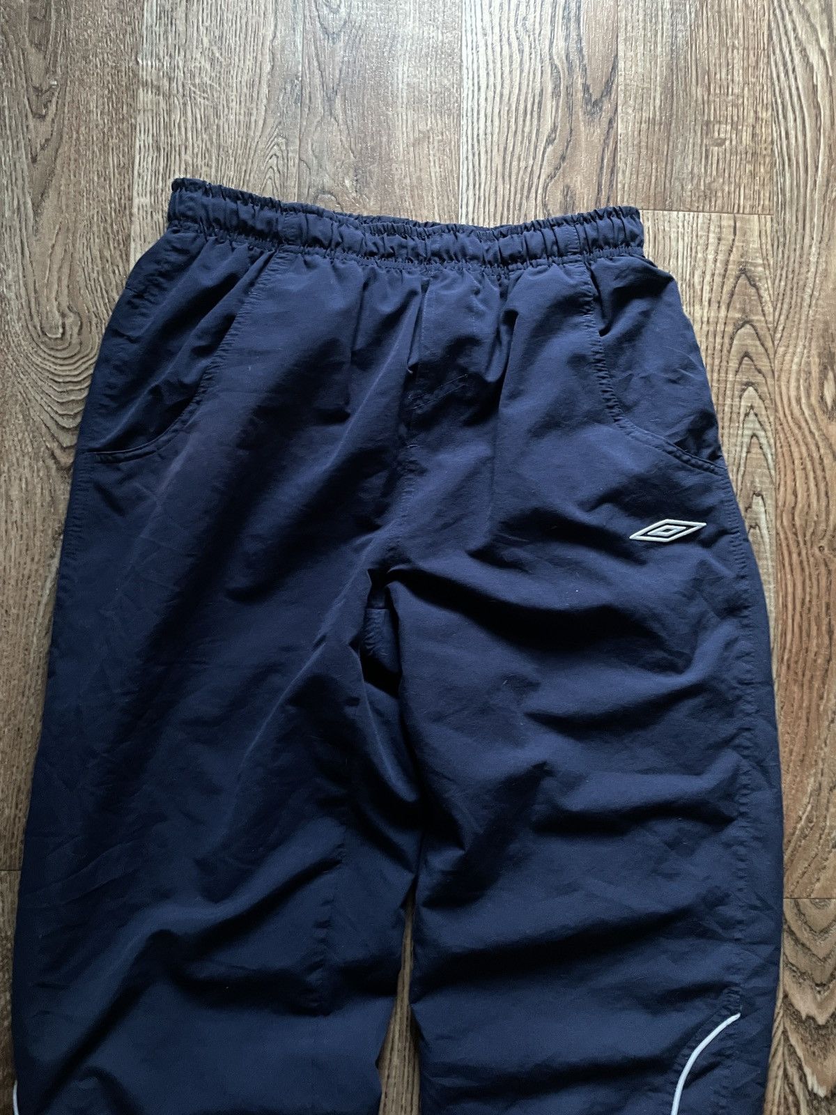 Umbro Mens Vintage Umbro track pants y2k sweatpants rare 90s baggy Size US 32 / EU 48 - 4 Thumbnail