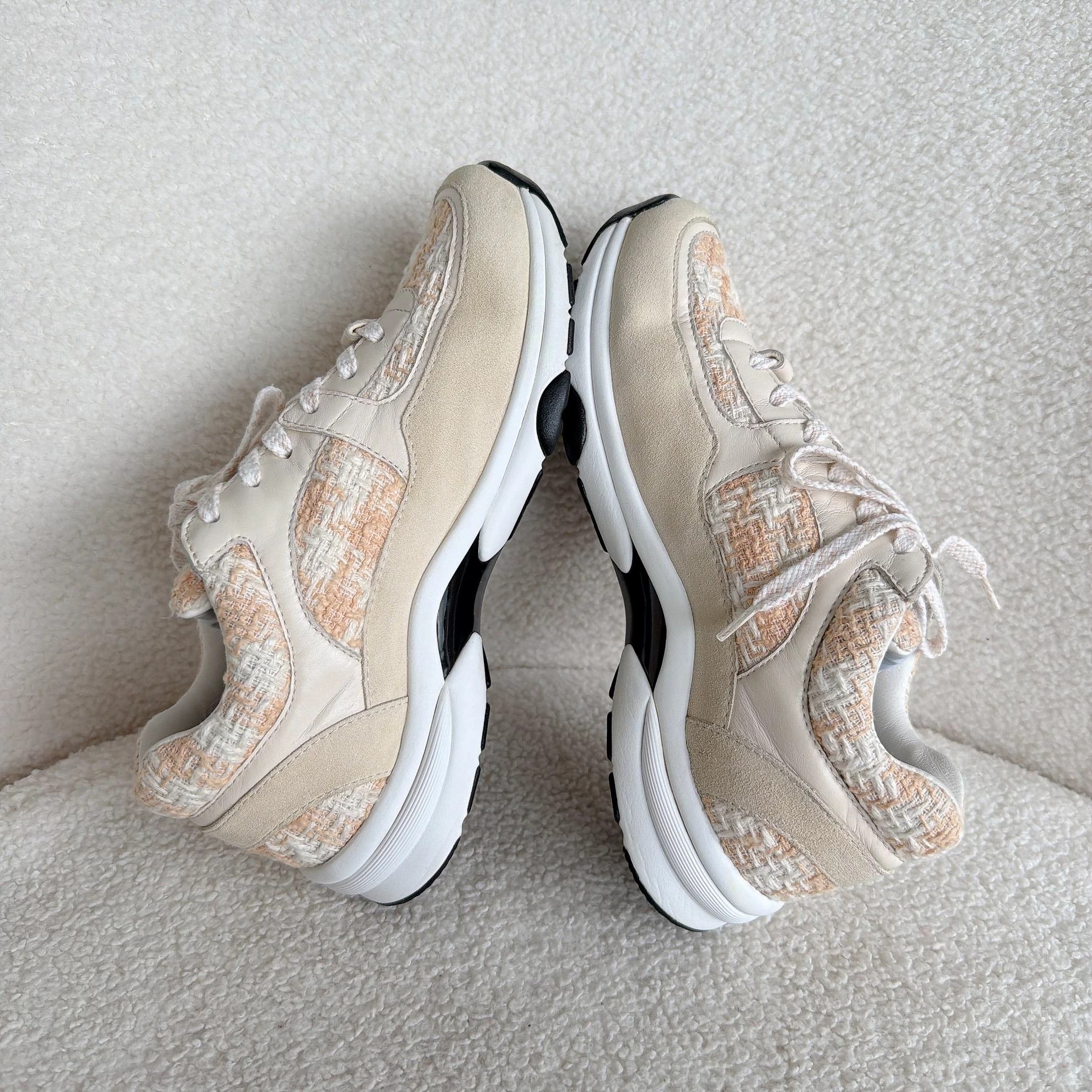 Chanel Chanel tweed sneaker 37.5 2255 Size US 7 / IT 37 - 5 Thumbnail