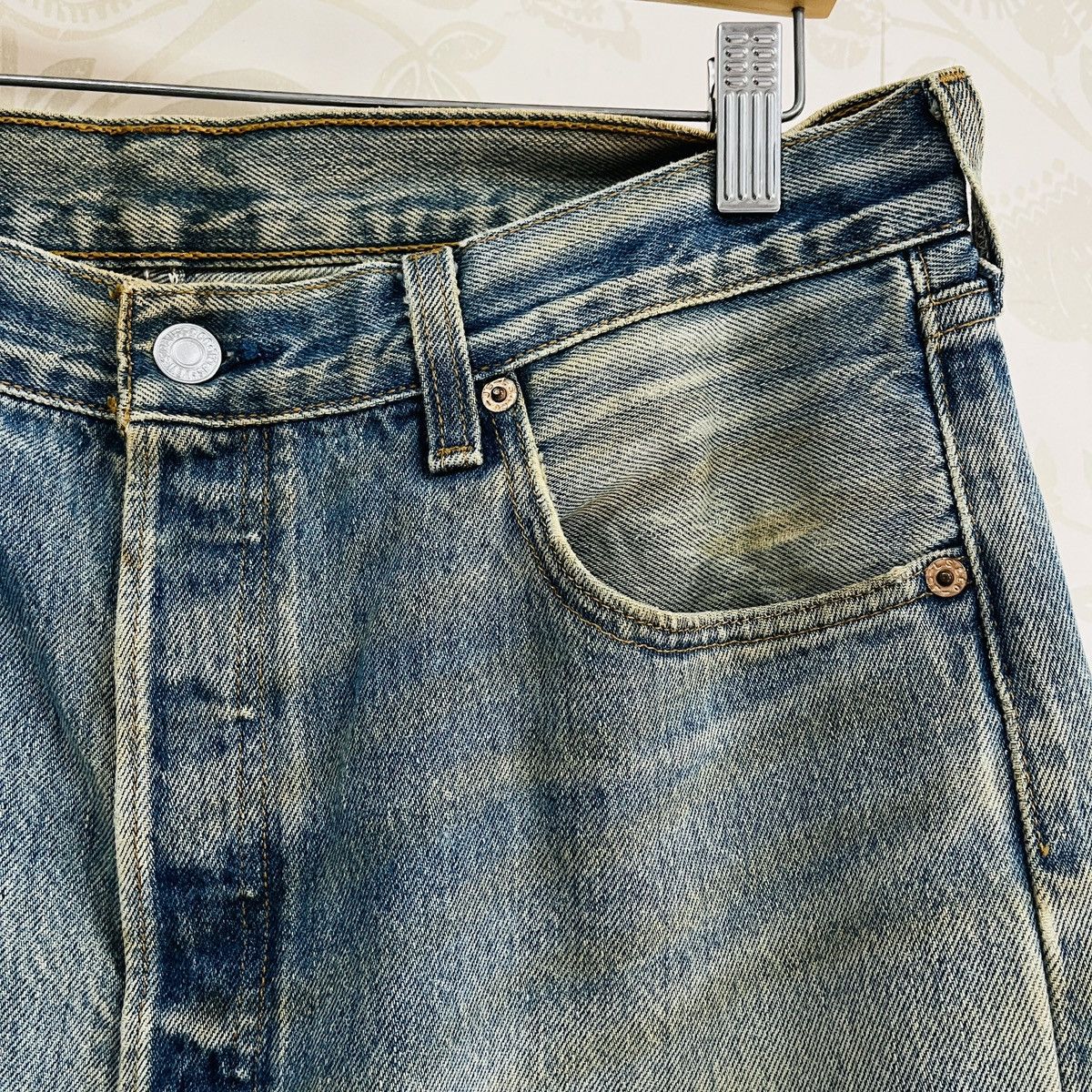 Levi's Vintage Distressed Levis 501XX 1997 Made In USA Jeans Size US 35 - 6 Thumbnail