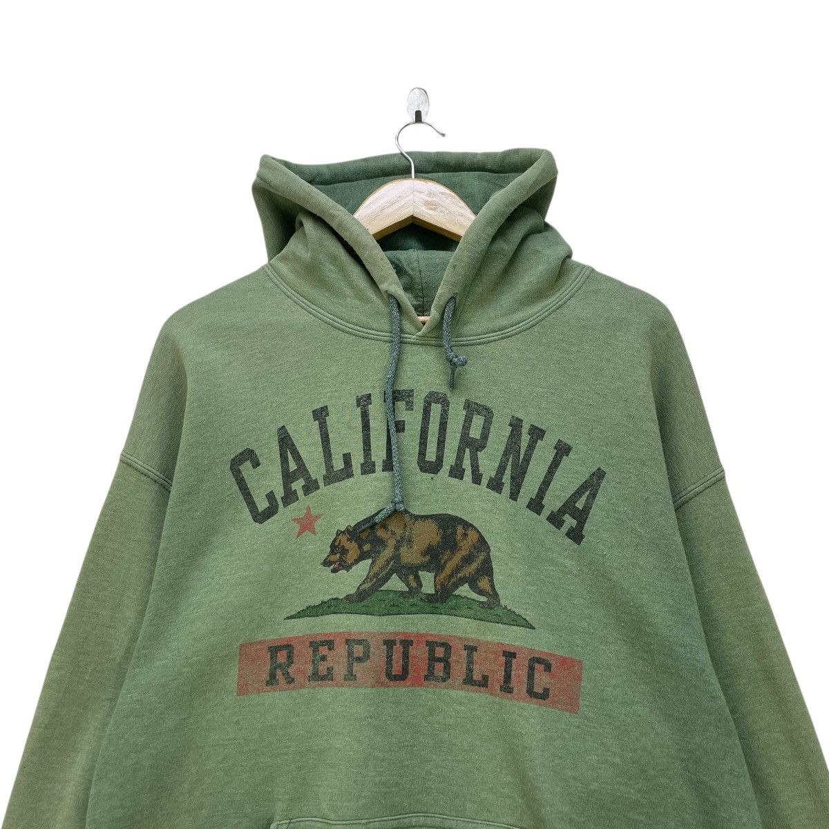 Gildan 💥Gildan unisex California Republic bear graphic hoodie Size US M / EU 48-50 / 2 - 3 Thumbnail