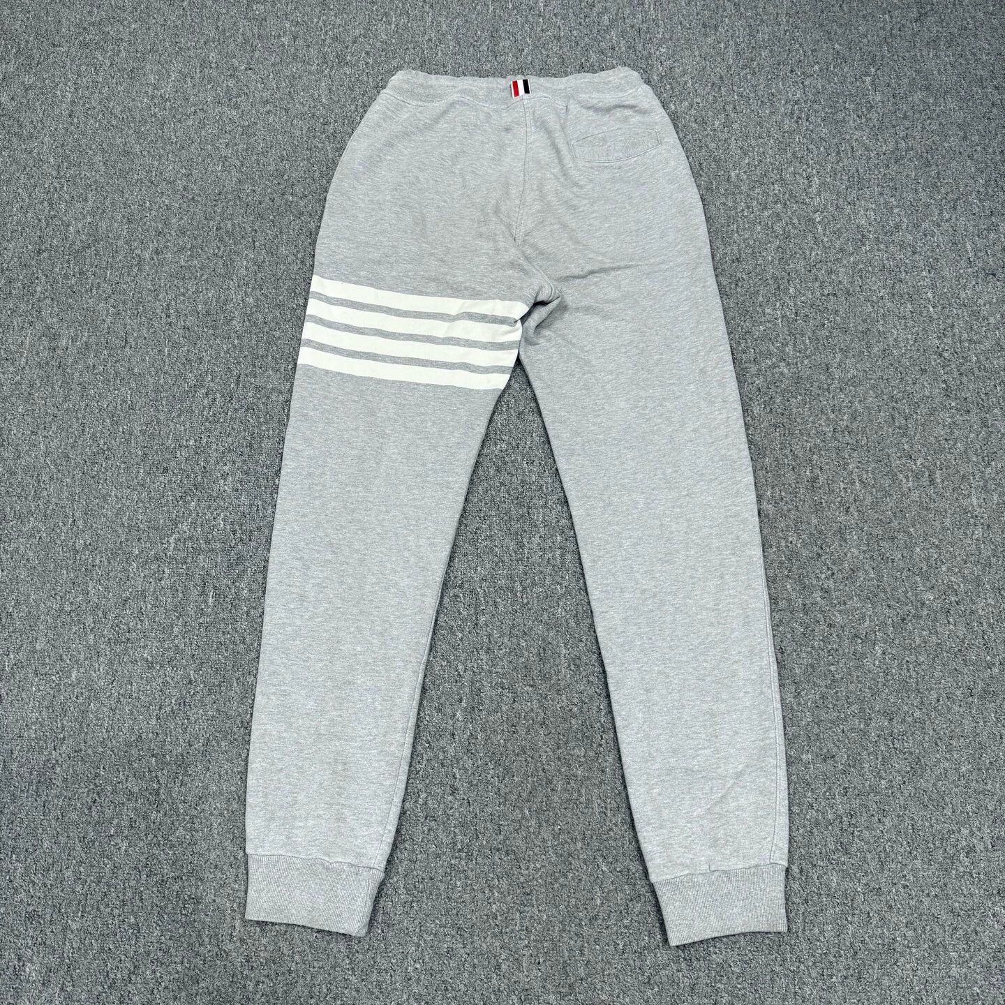 Thom Browne Thom Browne TB Gray 4-Stripe Pants 2 9/10 Size US 36 / EU 52 - 2 Thumbnail
