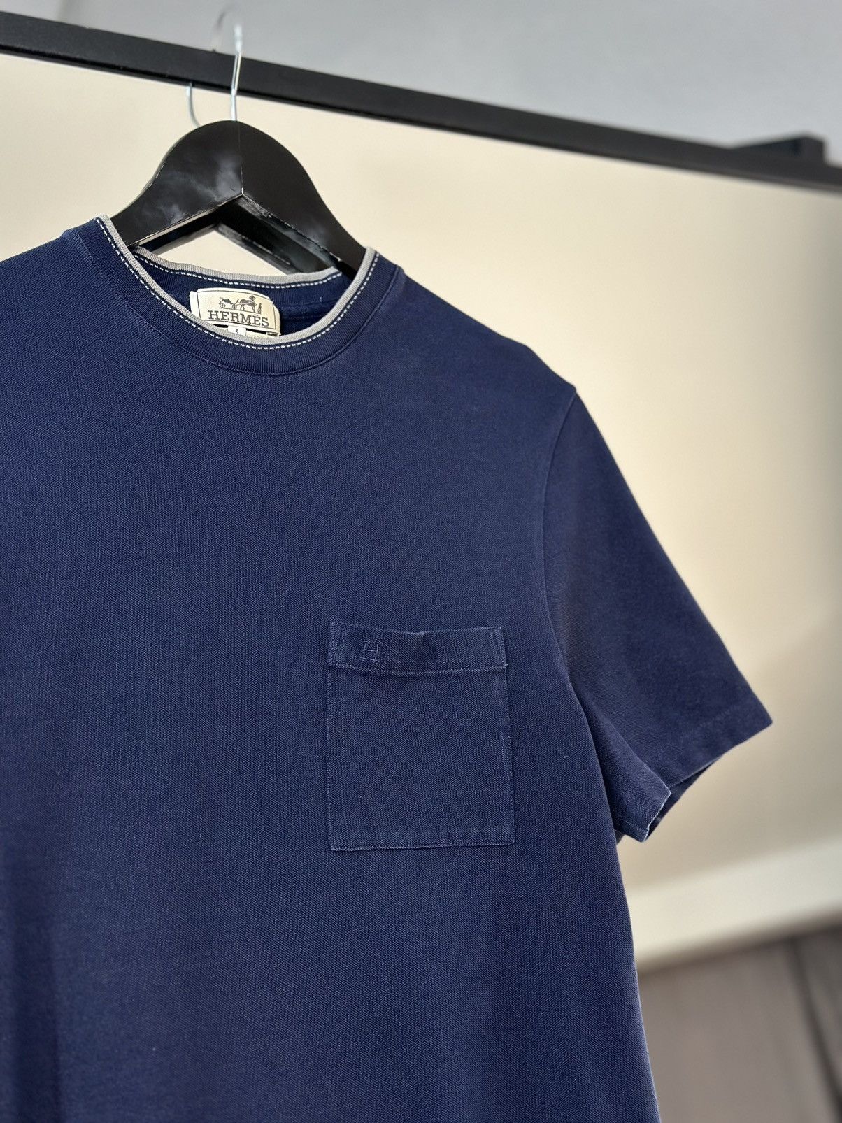Hermes Hermes Paris Embroidered H Logo Cotton Pique Pocket Shirt Size US S / EU 44-46 / 1 - 3 Thumbnail
